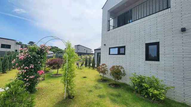 청주시 청원구 오창읍 가곡리 오창 가곡리 태양광·정원 있는 2층 전원주택