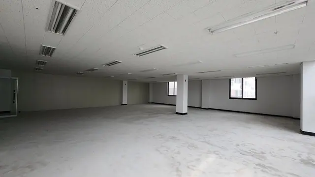 청주시 청원구 율량동 율량동 성모병원 맞은편 3층 약 50평 상가