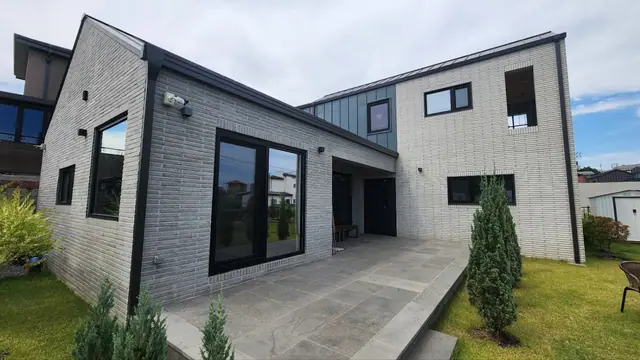 청주시 청원구 오창읍 가곡리 오창 가곡리 태양광·정원 있는 2층 전원주택