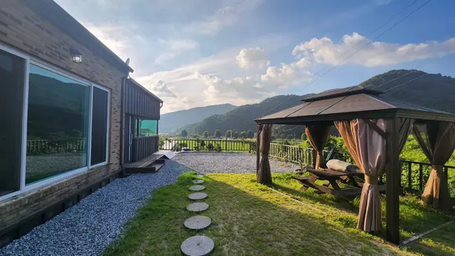 청주시 상당구 가덕면 금거리 가덕면 조망·다락과 파고라 있는 전원주택