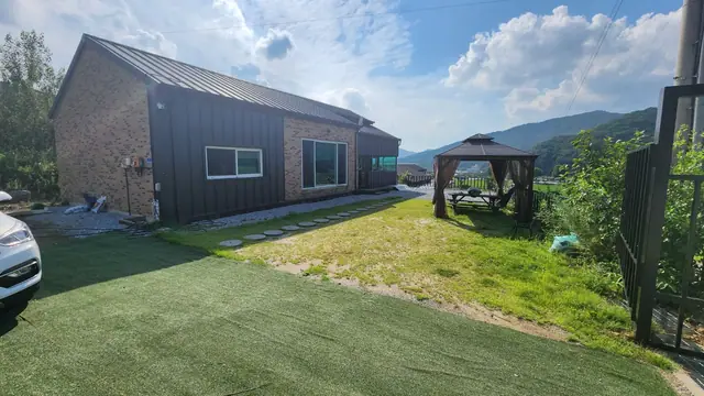 청주시 상당구 가덕면 금거리 가덕면 조망·다락과 파고라 있는 전원주택